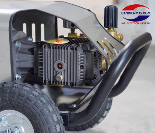 Máy xịt rửa xe giá rẻ Kumisai 18M17.5-3T4